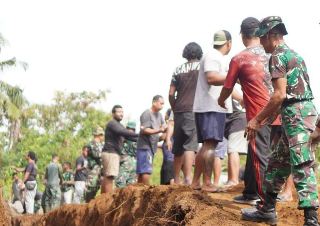 TNI dan Warga Berkolaborasi, Pembangunan DPT IV Pura Prajapati TMMD Ke-130 Kodim Klungkung Capai 80 Persen