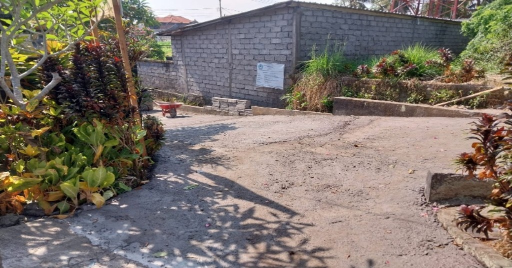 Kebersamaan Satgas dan Warga Jadi Kunci Tuntasnya Pembangunan Rabat beton Jalan Pura Dalem Sila Parang